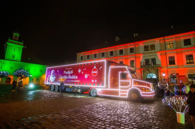 Božić je stigao! Najpopularniji crveni kamion obilazi hrvatske gradove - Jeste li ga uočili?