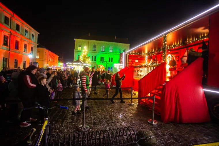 Božić je stigao! Najpopularniji crveni kamion obilazi hrvatske gradove - Jeste li ga uočili?