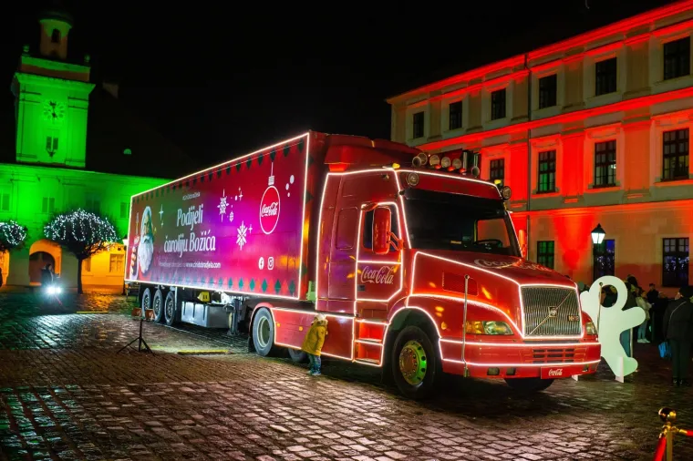 Božić je stigao! Najpopularniji crveni kamion obilazi hrvatske gradove - Jeste li ga uočili?