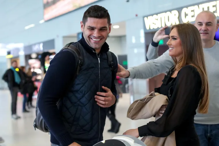 Doček &scaron;ampiona u Zagrebu! Hrgović se nije mogao odvojiti od prekrasne supruge Marinele...