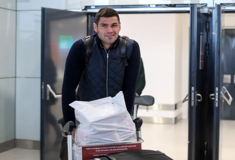 Doček &scaron;ampiona u Zagrebu! Hrgović se nije mogao odvojiti od prekrasne supruge Marinele...