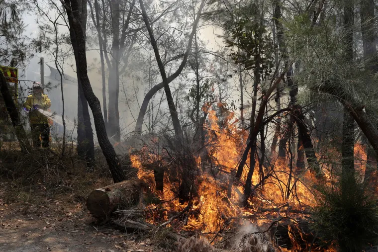 Vatrom protiv vatre: Australski vatrogasci pale pa&scaron;njake kako bi smanjili rizik od velikih požara