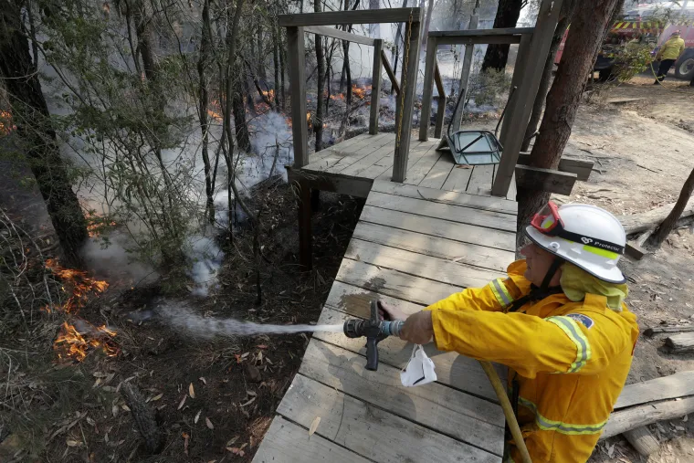 Vatrom protiv vatre: Australski vatrogasci pale pa&scaron;njake kako bi smanjili rizik od velikih požara