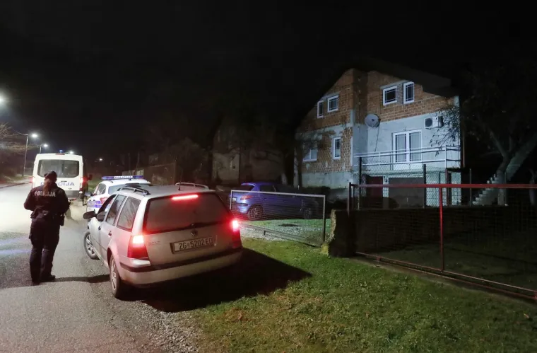 Mu&scaron;karac je prijetio da će se raznijeti bombom. No, policijsku službenici su uspjeli smiriti situaciju.