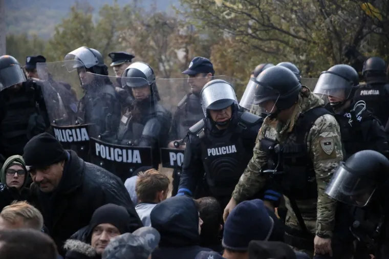 Interventna i specijalci silom odblokirali deponij kod Mostara, prosvjednici se žale: 'To je nelegalno...'