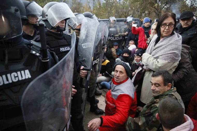 Interventna i specijalci silom odblokirali deponij kod Mostara, prosvjednici se žale: 'To je nelegalno...'