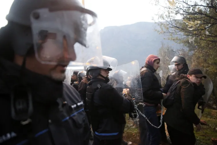 Interventna i specijalci silom odblokirali deponij kod Mostara, prosvjednici se žale: 'To je nelegalno...'