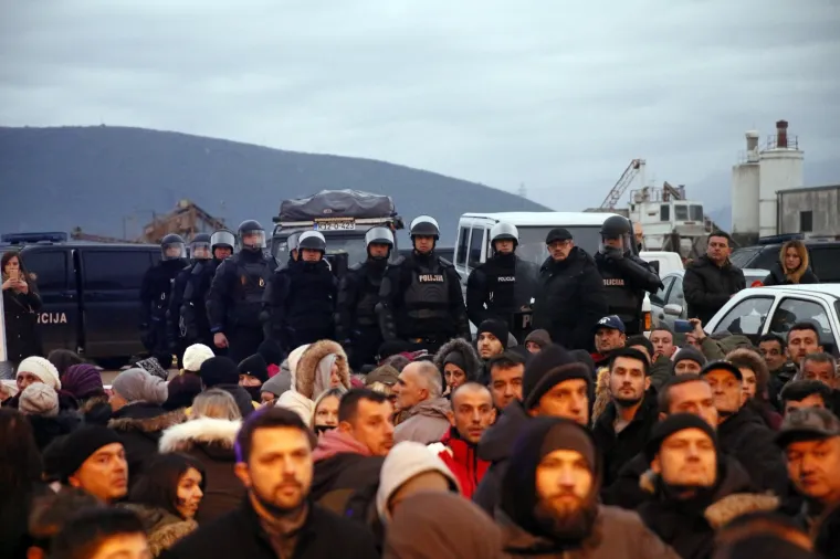 Interventna i specijalci silom odblokirali deponij kod Mostara, prosvjednici se žale: 'To je nelegalno...'