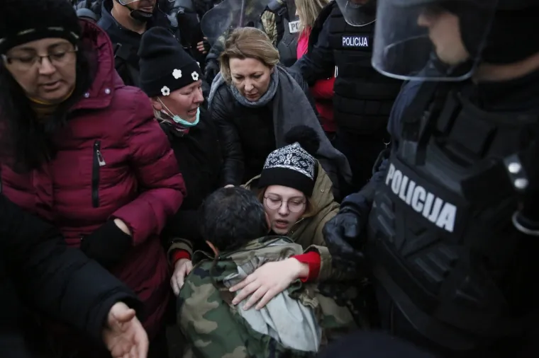 Interventna i specijalci silom odblokirali deponij kod Mostara, prosvjednici se žale: 'To je nelegalno...'