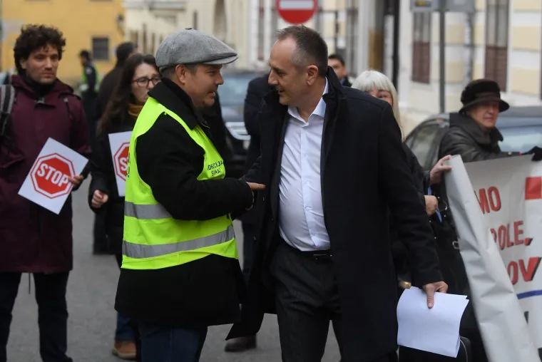 'Dosta je Bandićeve samovolje i njegova &scaron;ikaniranja građana Zagreba!'