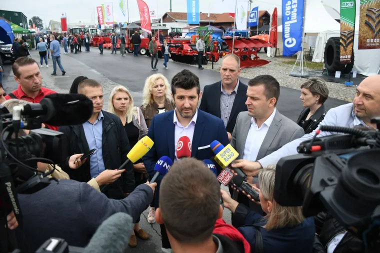Nakon toga zaposlio se u privatnom sektoru.