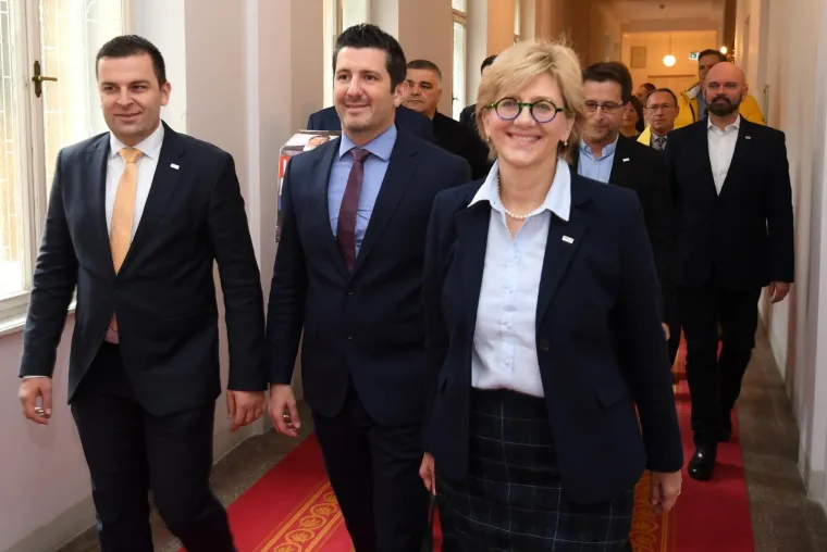 Doktorirao je i magistrirao na ekonomskom institutu CERGE-EI Prag.