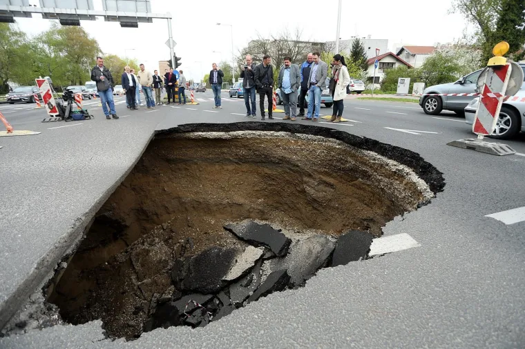 Ovo je najveća rupa u Bandićevom mandatu: Mogla je bez problema 'progutati' kamion