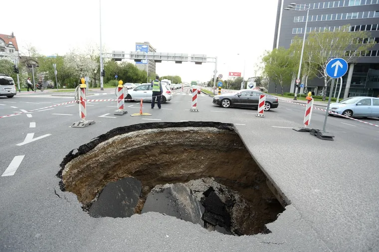 Ovo je najveća rupa u Bandićevom mandatu: Mogla je bez problema 'progutati' kamion