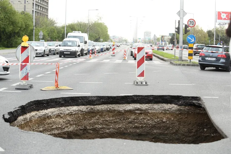 Ovo je najveća rupa u Bandićevom mandatu: Mogla je bez problema 'progutati' kamion