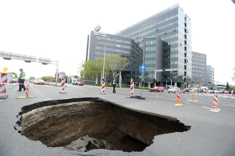 Ovo je najveća rupa u Bandićevom mandatu: Mogla je bez problema 'progutati' kamion
