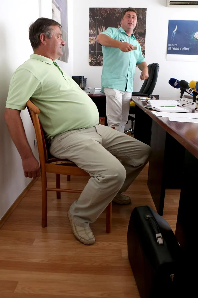 Nedjeljko Babić, porijeklom iz Klanjca, rođen je 11. lipnja 1968. godine. Utemeljitelj je i predsjednik Hrvatske stranke svih čakavaca, kajkavaca i &scaron;tokavaca s koja broji oko 23.000 članova u Hrvatskoj i dijaspori, a nalazi se među kandidatima koji su skupili 10.000 potpisa za kandidaturu za predsjednika države.