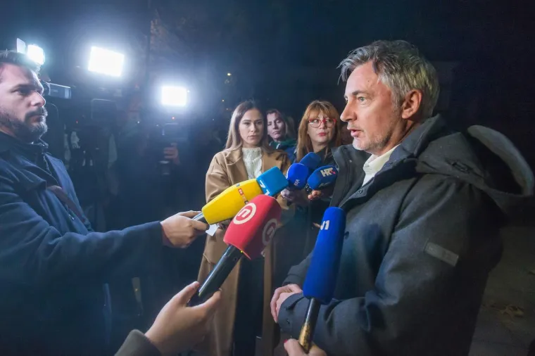 Odlučio je ostaviti svoj saborski mandati. Kako je kazao, nije mu se svidjela činjenica da se svi političari u Hrvatskoj doživljavaju kao lopovi.