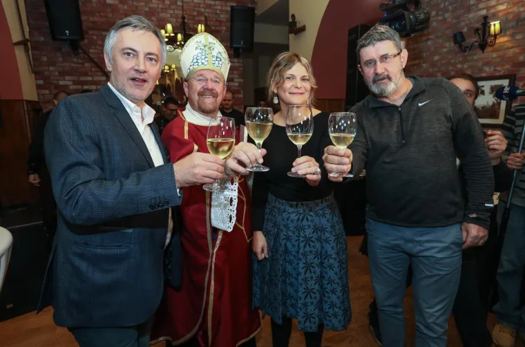 Tko je Miroslav &Scaron;koro? Poduzetnik, pjevač, vinogradar, ali i političar