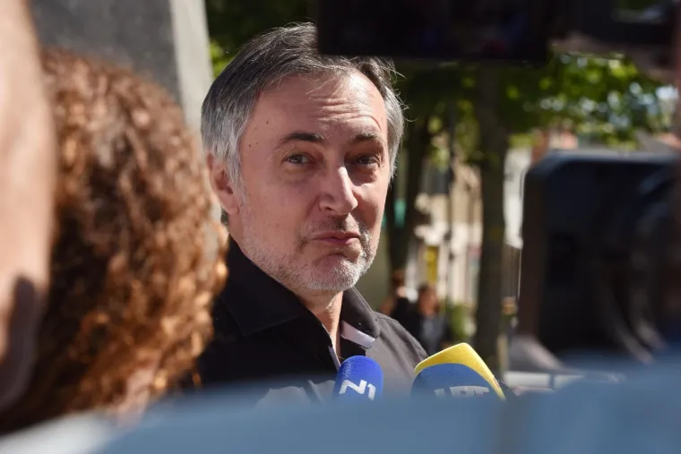 Osim glazbene karijere, Miroslav &Scaron;koro iza sebe ima impresivnu poduzetničku karijeru. Preko Campusa, tvrtke u vlasni&scaron;tvu njega i njegove supruge Kim Ann, koja je i direktorica tvrtke, &Scaron;koro naplaćuje autorska prava i organizira si nastupe.