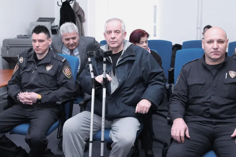 Nastavljeno suđenje Ivi Sanaderu: Došao je u trenirci i na štakama, ali se ostali nisu pojavili