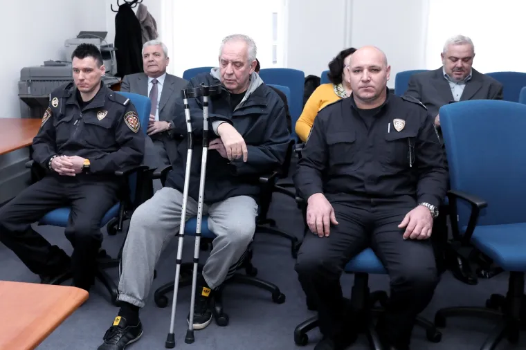Nastavljeno suđenje Ivi Sanaderu: Došao je u trenirci i na štakama, ali se ostali nisu pojavili