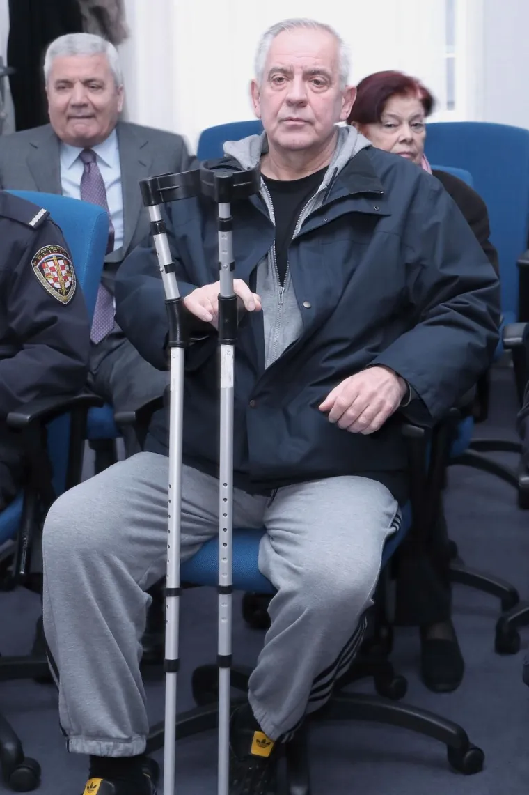 Nastavljeno suđenje Ivi Sanaderu: Došao je u trenirci i na štakama, ali se ostali nisu pojavili