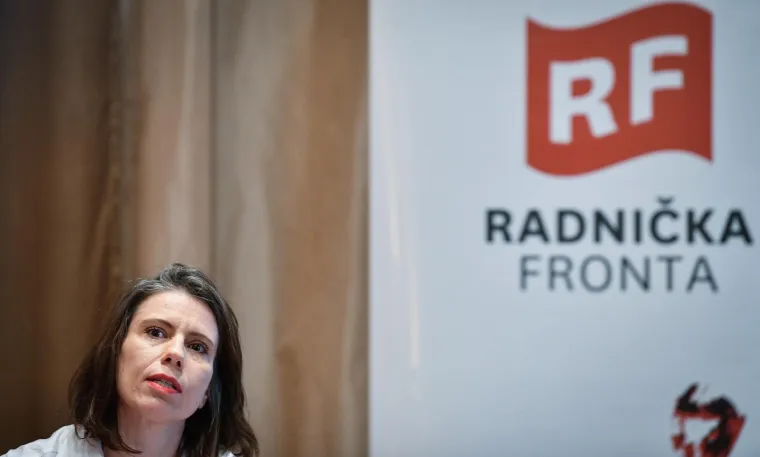 Komparativnu književnost i kroatistiku je zavr&scaron;ila na Filozofskom fakultetu u Zagrebu (1993-1999.)