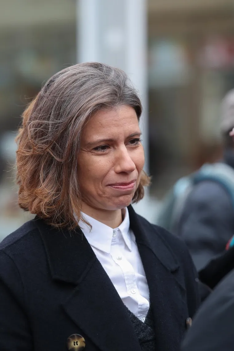 Na istom je fakultetu magistrirala i doktorirala u polju kulturalnih studija.