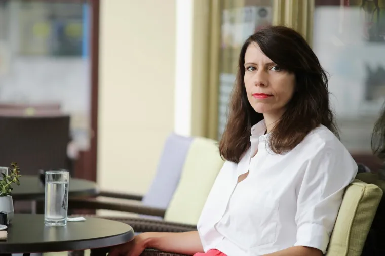 Pisala je za Zarez i H-Alter.