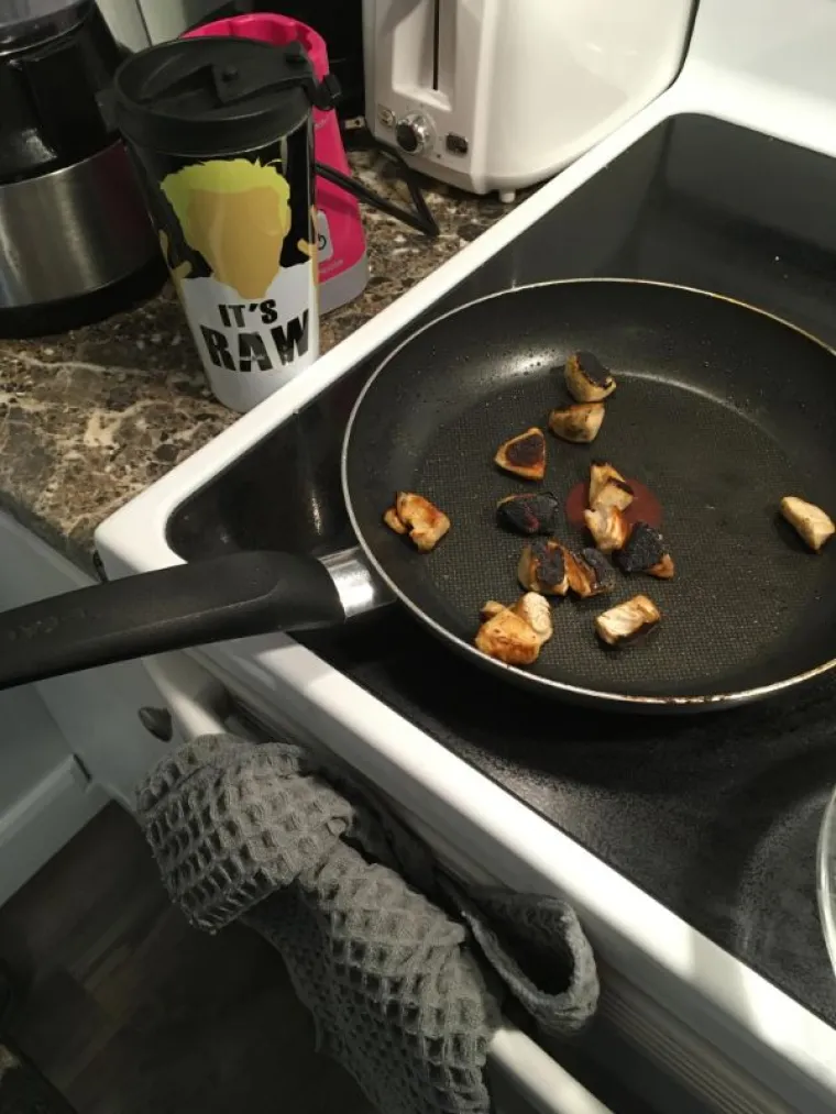 Ne samo da sam upropastio večeru nego mi se čini kao i da mi se &scaron;alica ruga