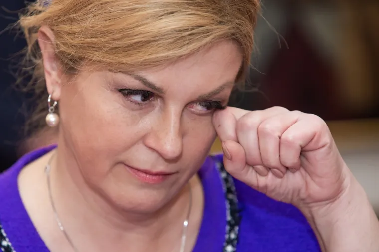 2000. stječe akademski naziv magistre međunarodnih odnosa na Fakultetu političkih znanosti Sveučili&scaron;ta u Zagrebu.