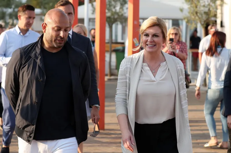 Dobitnica je stipendije Luk&scaron;ić za usavr&scaron;avanje u području upravljanja u visokim strukturama vlasti na Kennedy School of Government Sveučili&scaron;ta "Harvard" u Sjedinjenim Američkim Državama 2009. godine.