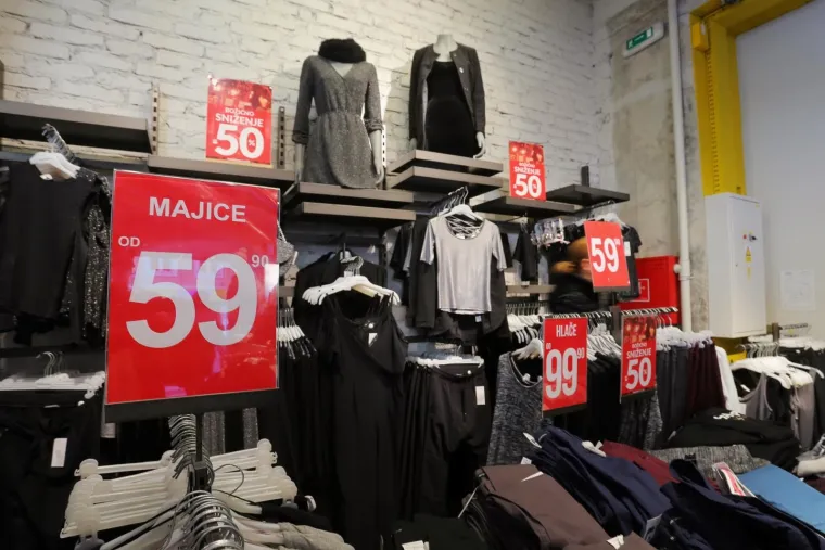 Obratite pozornost na cijene istaknute na proizvodima. Trgovac je dužan prodati proizvod po cijeni koja je istaknuta na proizvodu ili na prodajnom mjestu.