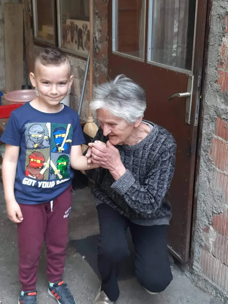 Iako su fokusirani na bolesnu djecu, udruga ne zapostavlja ni druge kojima je pomoć potrebna poput starih i nemoćnih, žena i djece u sigurnim kućama&hellip;