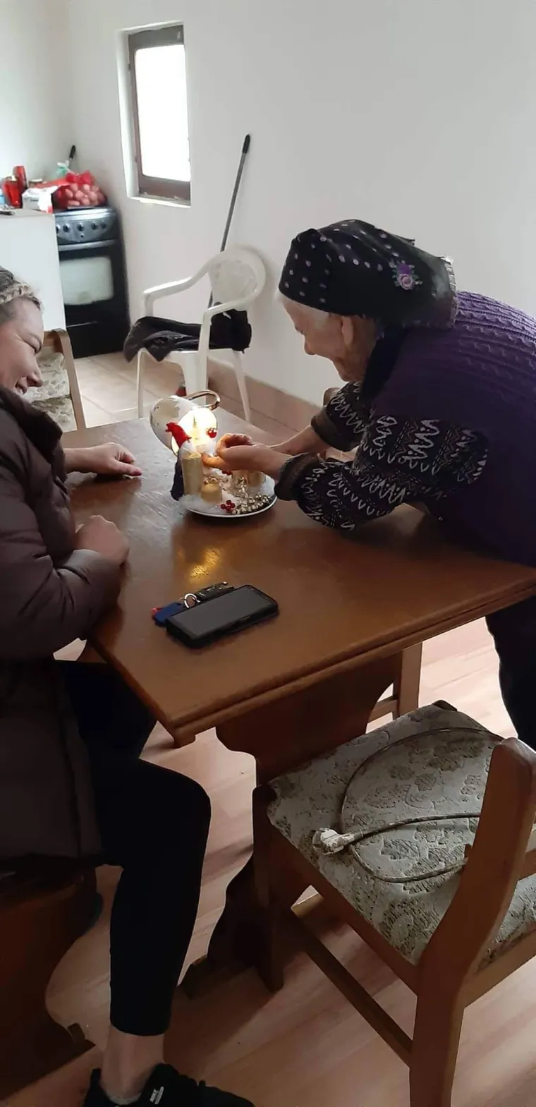 Iako su fokusirani na bolesnu djecu, udruga ne zapostavlja ni druge kojima je pomoć potrebna poput starih i nemoćnih, žena i djece u sigurnim kućama&hellip;