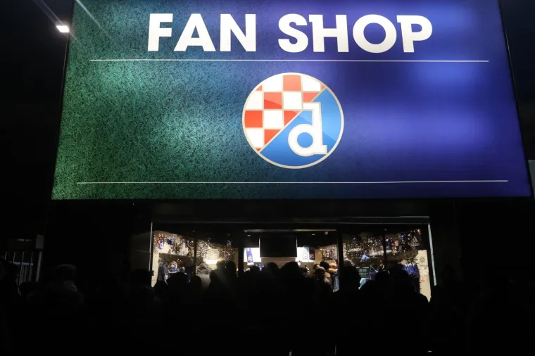 RASPRODANI MAKSIMIR DOČEKUJE CITY: Pogledajte kako stadion izgleda prije početka utakmice godine