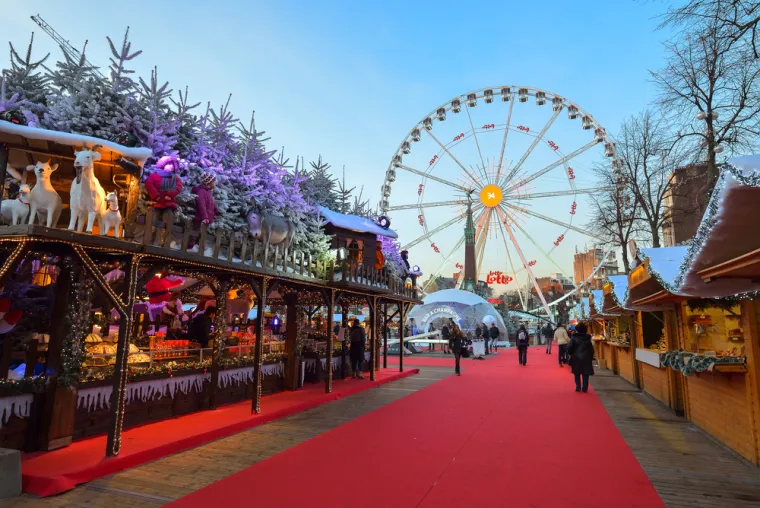 Bruxellesov Winter Wonder više je festivalan nego sam božićni sajam. Traje od 29. studenog do 5. siječnja. Postoje i ture na engleskom jeziku koji ne znaju odakle bi počeli razgledavati. Obavezno se zasladite toplom čokoladom.