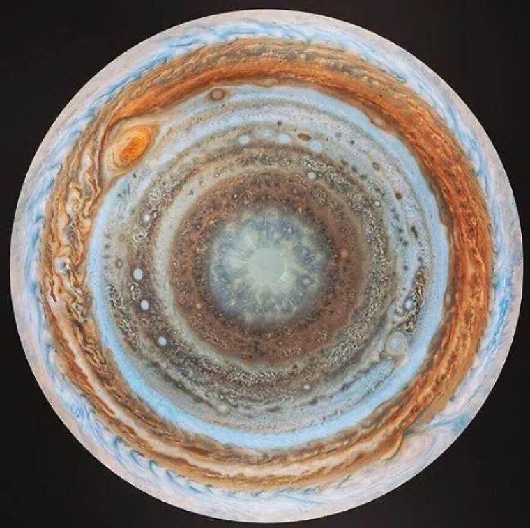 Jupiter gledan s njegovog južnog pola