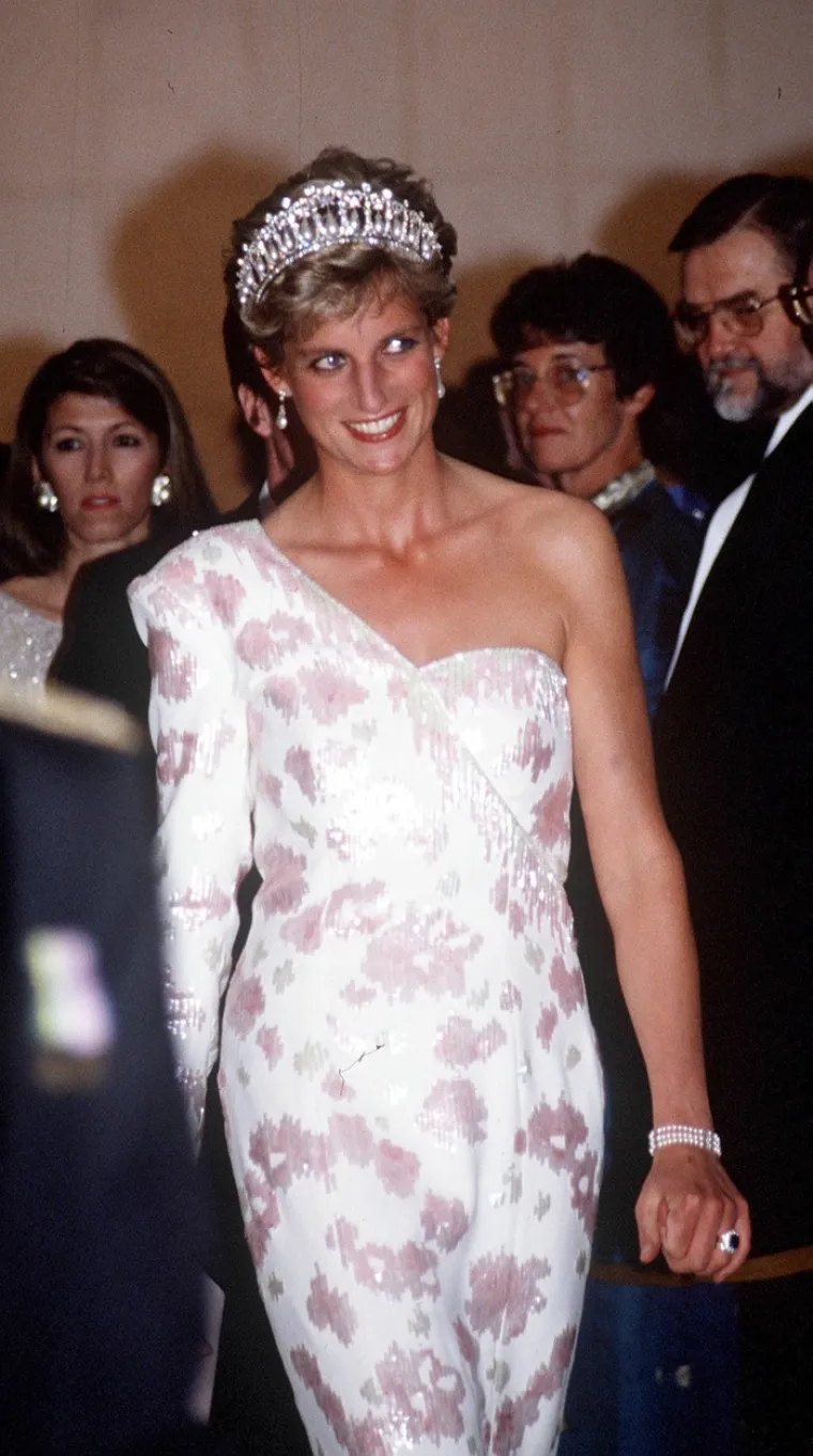 KATE ZABLISTALA S TIJAROM POKOJNE SVEKRVE: Diana ju je nosila u brojnim prilikama, a buduća kraljica nastavlja tradiciju