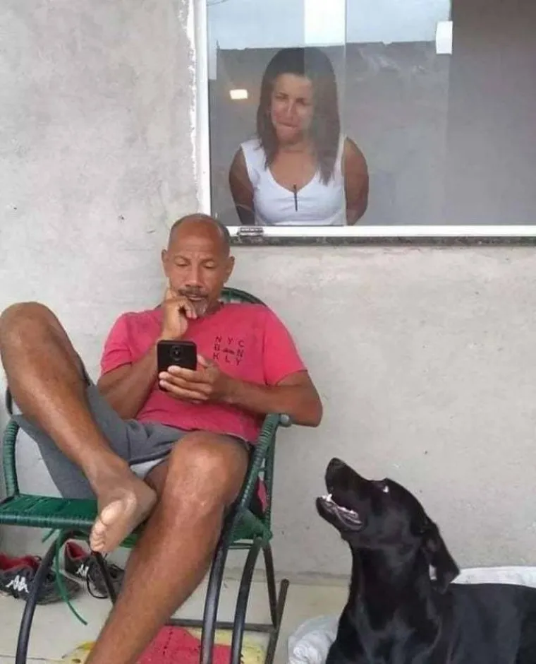 PRAVA AKCIJA JE U POZADINI: Namjestili se za snimanje no svima oči bježe na ono &scaron;to se događa iza njih