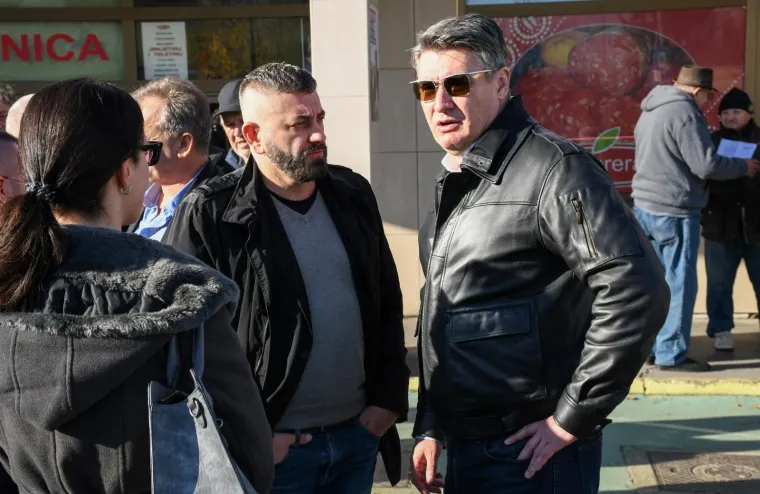 Nakon studija zaposlio se kao pripravnik na Trgovačkom sudu u Zagrebu, a 1993. odlazi u Ministarstvo vanjskih poslova.