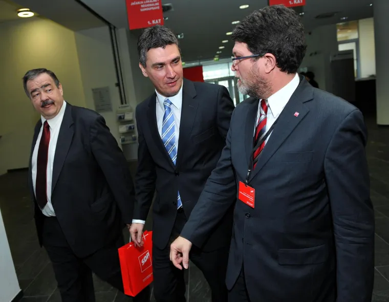 Početkom lipnja 2007. je na 10. izvanrednoj izbornoj konvenciji stranke, s osvojenih 825 od ukupno 1500 glasova stranačkih izaslanika, izabran za predsjednika SDP-a, pobijediv&scaron;i Željku Antunović u drugom, a Milana Bandića i Tonina Piculu u prvom izbornom krugu.