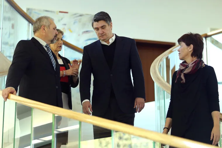 2015. godine SDP-ova koalicija predvođena Milanovićem gubi na izborima, a Milanovića na čelu Vlade HDZ-a i Mosta nasljeđuje nestranački premijer Tihomir Ore&scaron;ković.