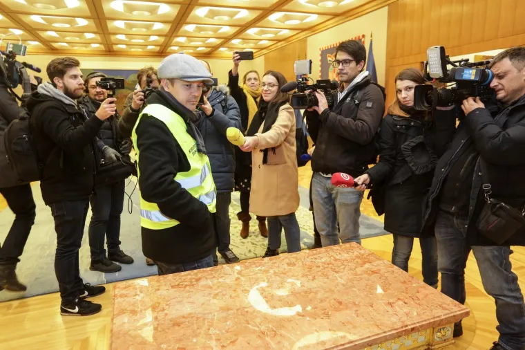 Bandić u inspekciji: 'U Predsjedničke dvore uselit ću pravu korupciju, a ne amatersku kakva je bila dosad'