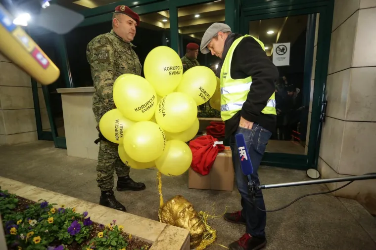 Bandić u inspekciji: 'U Predsjedničke dvore uselit ću pravu korupciju, a ne amatersku kakva je bila dosad'