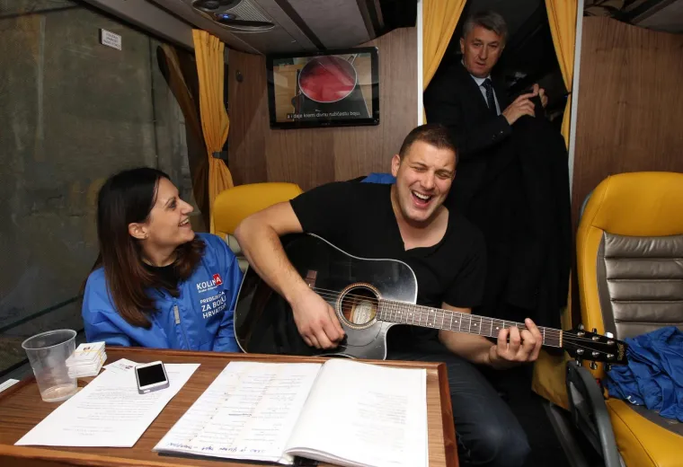 KOLINDIN AUTOBUS ZA KAMPANJU: Luksuzno opremljeno vozilo mjesečno ko&scaron;ta najmanje 25.000 kuna