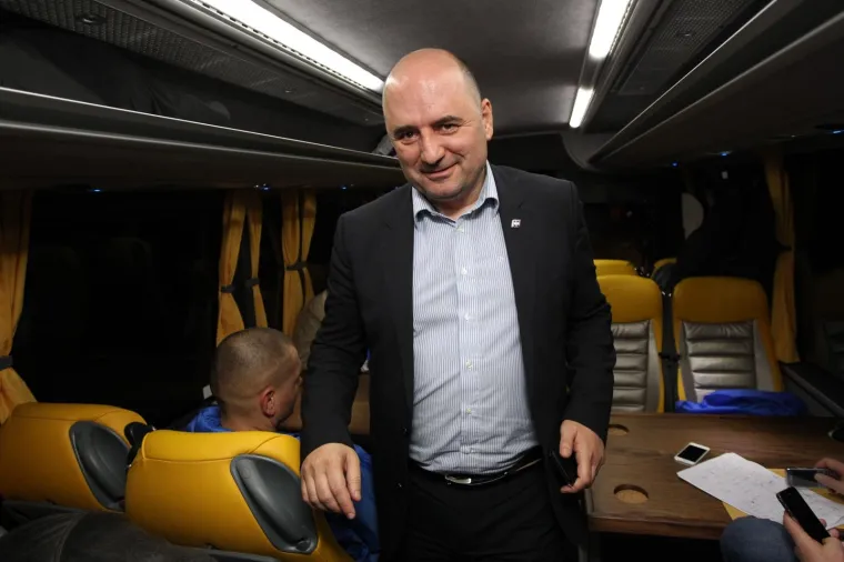 KOLINDIN AUTOBUS ZA KAMPANJU: Luksuzno opremljeno vozilo mjesečno ko&scaron;ta najmanje 25.000 kuna