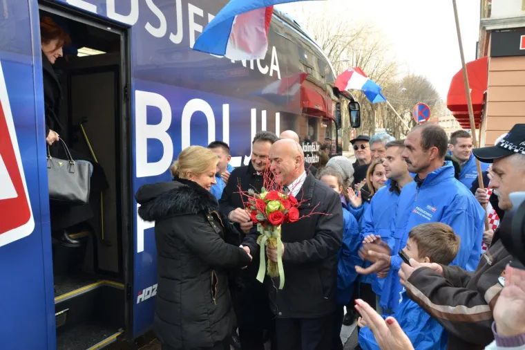 KOLINDIN AUTOBUS ZA KAMPANJU: Luksuzno opremljeno vozilo mjesečno ko&scaron;ta najmanje 25.000 kuna