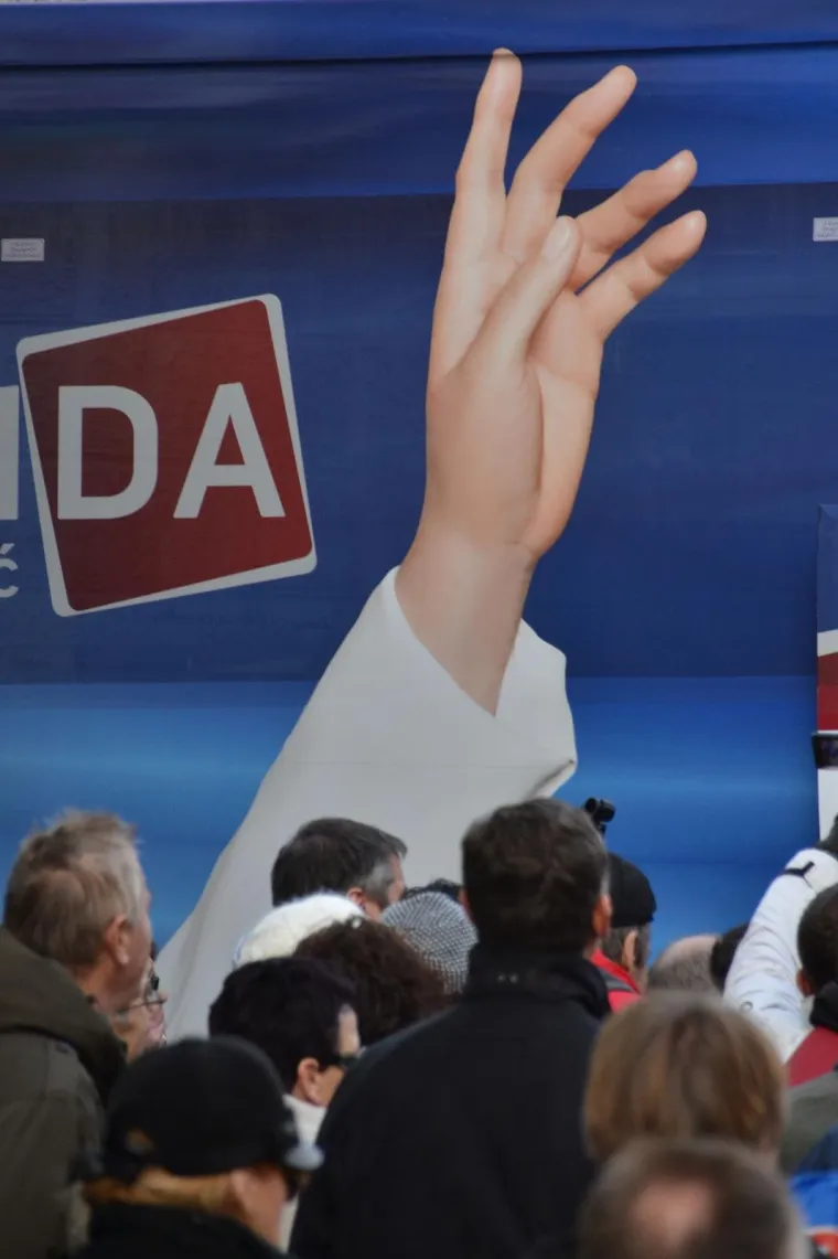 KOLINDIN AUTOBUS ZA KAMPANJU: Luksuzno opremljeno vozilo mjesečno ko&scaron;ta najmanje 25.000 kuna